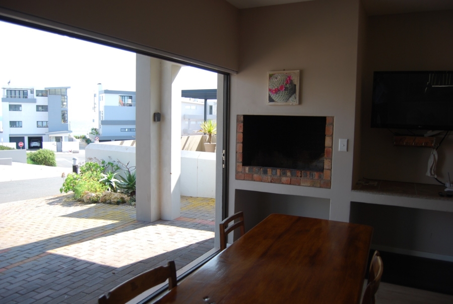 To Let 3 Bedroom Property for Rent in Calypso Beach Western Cape